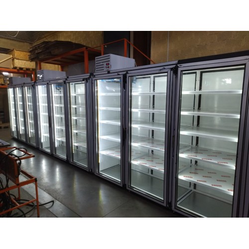 Холодильный шкаф-витрина Berk со стеклянными дверьми (3-х дверный)